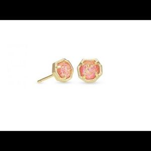 NWT kendra Scott Nola studs in coral opal